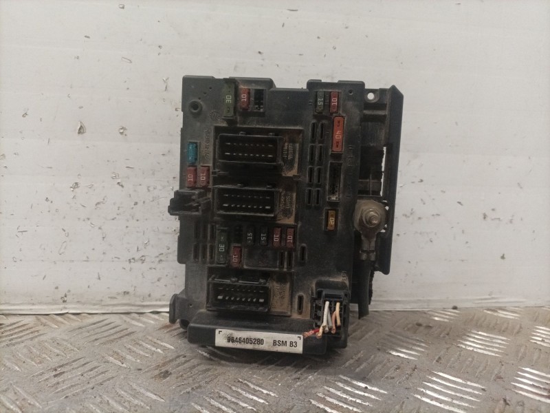 Recambio de caja reles / fusibles para citroen xsara berlina 1.9 diesel referencia OEM IAM 9646405280  