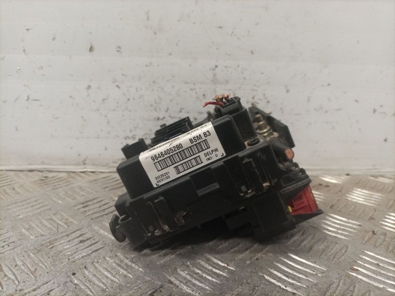 Recambio de caja reles / fusibles para citroen xsara berlina 1.9 diesel referencia OEM IAM 9646405280  