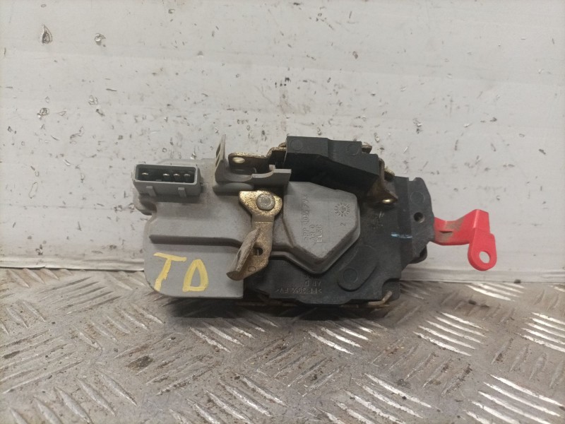 Recambio de cerradura puerta trasera derecha para citroen xsara berlina 1.9 diesel referencia OEM IAM   