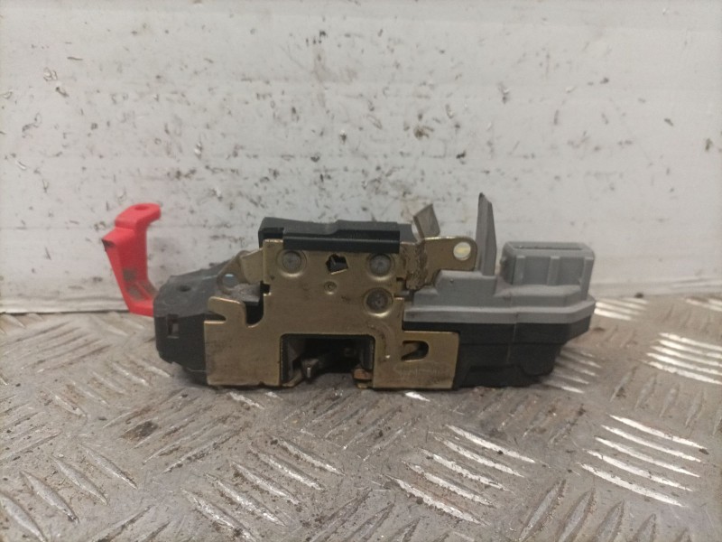 Recambio de cerradura puerta trasera derecha para citroen xsara berlina 1.9 diesel referencia OEM IAM   