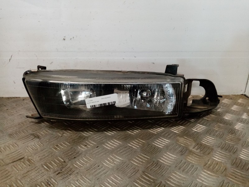 Recambio de faro izquierdo para mitsubishi galant familiar (ea0) referencia OEM IAM MR325943  