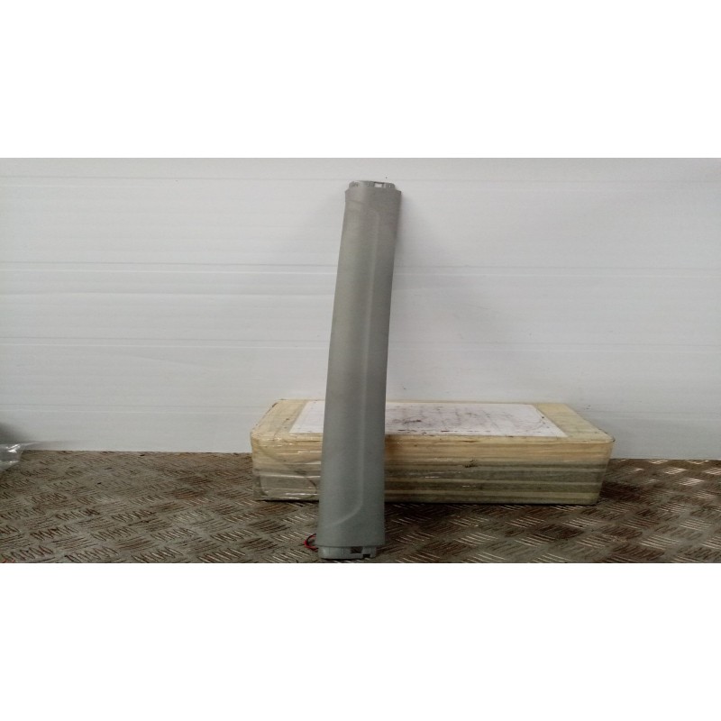 Recambio de moldura pilar delantero derecho para  referencia OEM IAM 1608380980 7200B274ZZ 