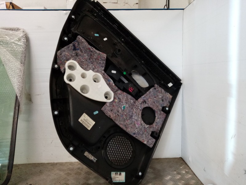 Recambio de guarnecido puerta trasera derecha para renault scenic iii referencia OEM IAM 156044491  