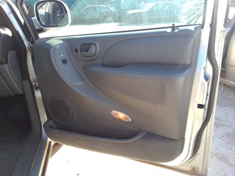 chrysler voyager (rg) del año 2001