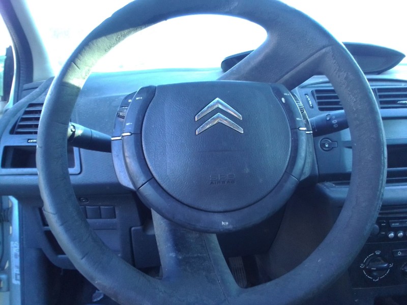 citroen c4 berlina del año 2004