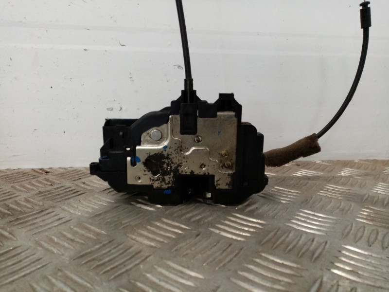 Recambio de cerradura puerta trasera derecha para renault scenic iii referencia OEM IAM 825020033RA  