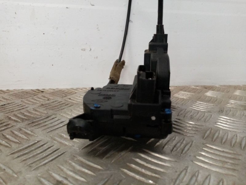 Recambio de cerradura puerta trasera derecha para renault scenic iii referencia OEM IAM 825020033RA  