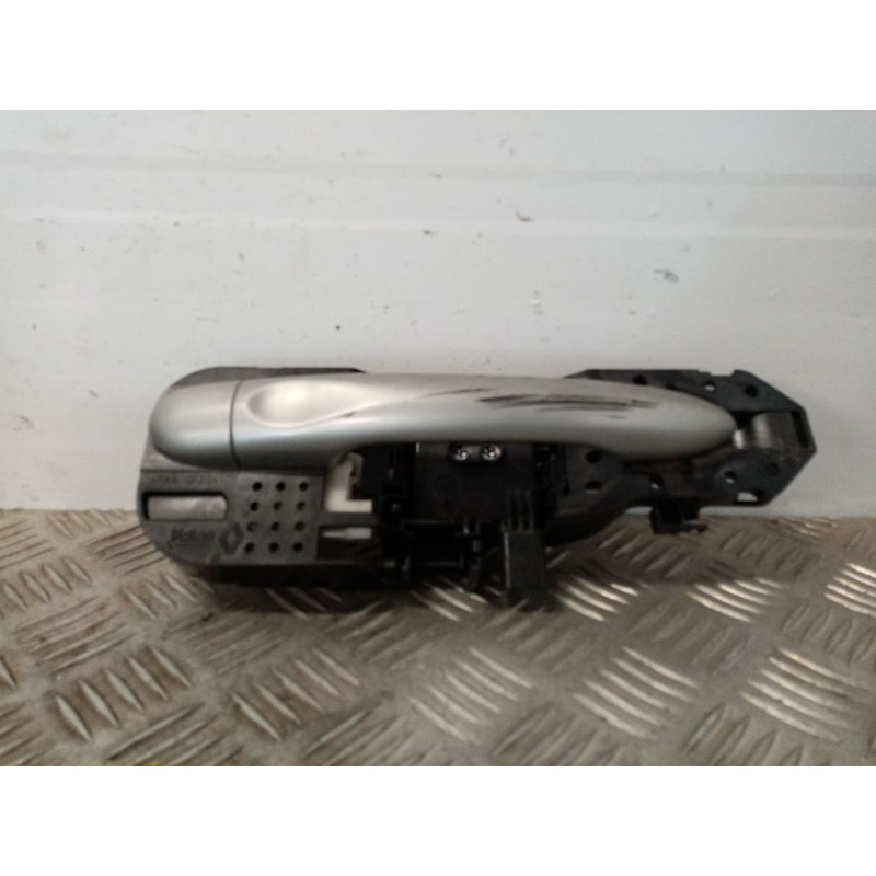 Recambio de soporte maneta exterior delantera derecha para renault scenic iii referencia OEM IAM 806060042R  