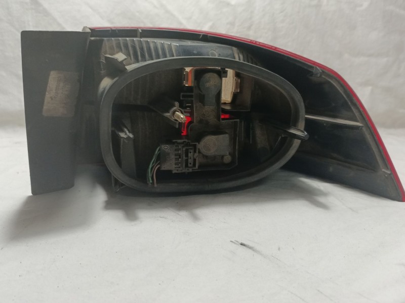 Recambio de piloto trasero izquierdo para renault laguna ii (bg0) privilege referencia OEM IAM 8200002473  