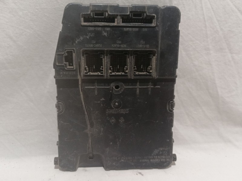 Recambio de caja reles / fusibles para renault scenic ii 1.9 dci diesel referencia OEM IAM 8200389698  