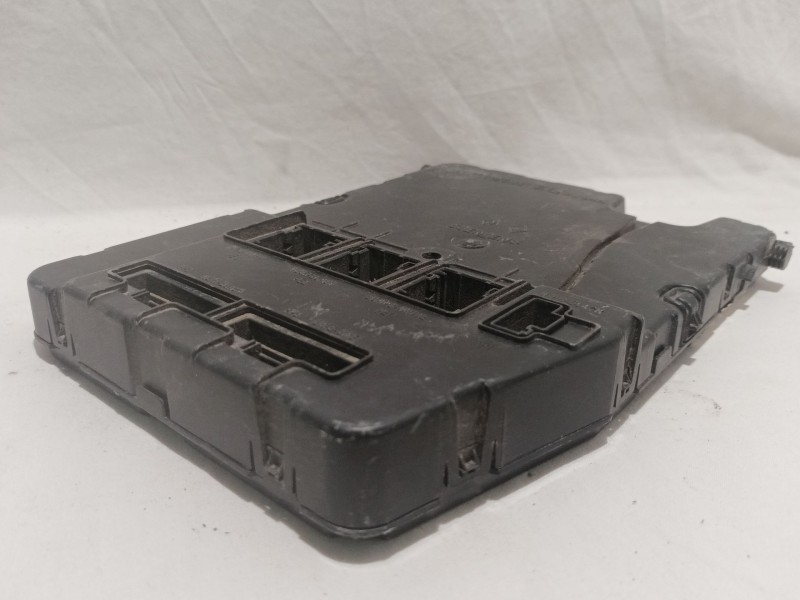 Recambio de caja reles / fusibles para renault scenic ii 1.9 dci diesel referencia OEM IAM 8200389698  