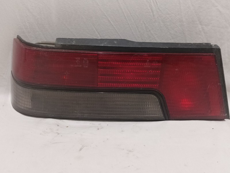 Recambio de piloto trasero izquierdo para peugeot 405 berlina 1.6 referencia OEM IAM 02434434  