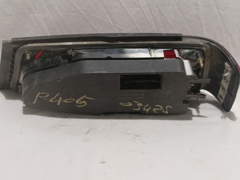 Recambio de piloto trasero izquierdo para peugeot 405 berlina 1.6 referencia OEM IAM 02434434  