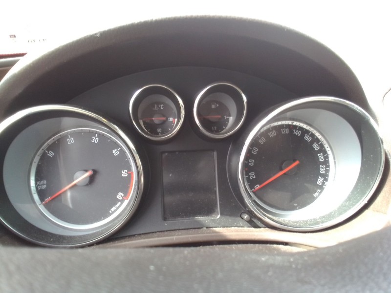 opel insignia berlina del año 2008