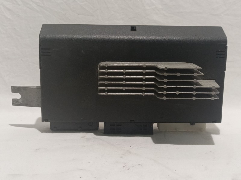 Recambio de caja reles / fusibles para bmw serie 5 berlina (e39) referencia OEM IAM 61358372117  