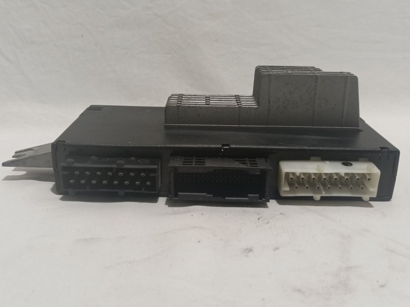 Recambio de caja reles / fusibles para bmw serie 5 berlina (e39) referencia OEM IAM 61358372117  