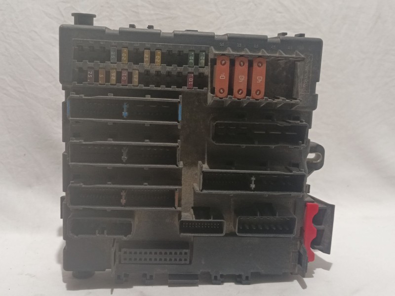 Recambio de caja reles / fusibles para opel vectra c berlina gts referencia OEM IAM 13112914 519049027 