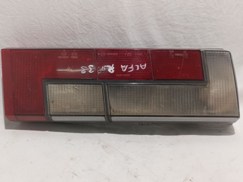 Recambio de piloto trasero derecho para alfa romeo 33 berlina referencia OEM IAM 337546  