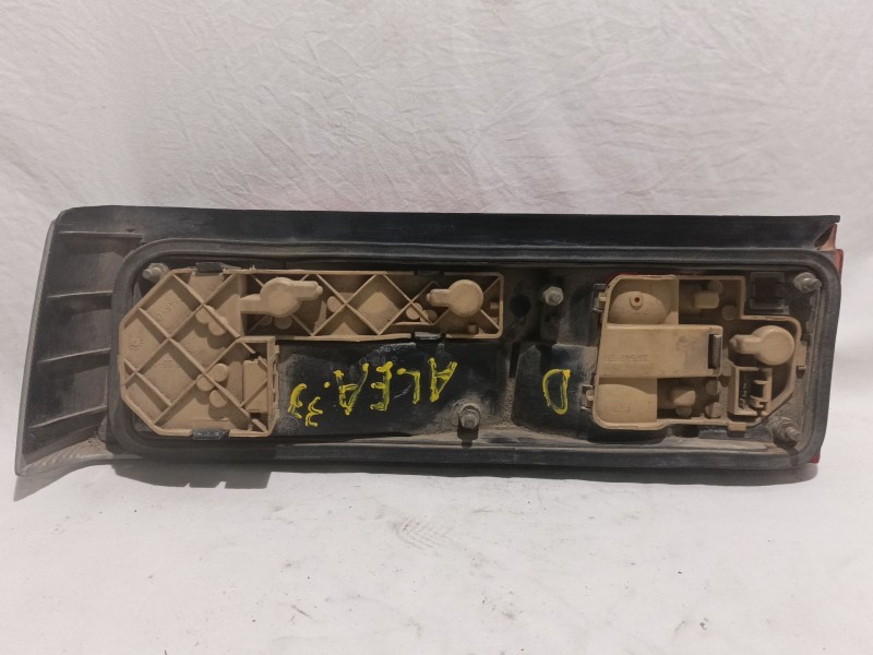 Recambio de piloto trasero derecho para alfa romeo 33 berlina referencia OEM IAM 337546  