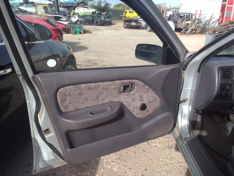 nissan almera (n15) del año 1995