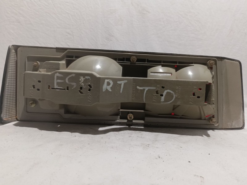 Recambio de piloto trasero derecho para ford escort berlina referencia OEM IAM 86AG13A602  