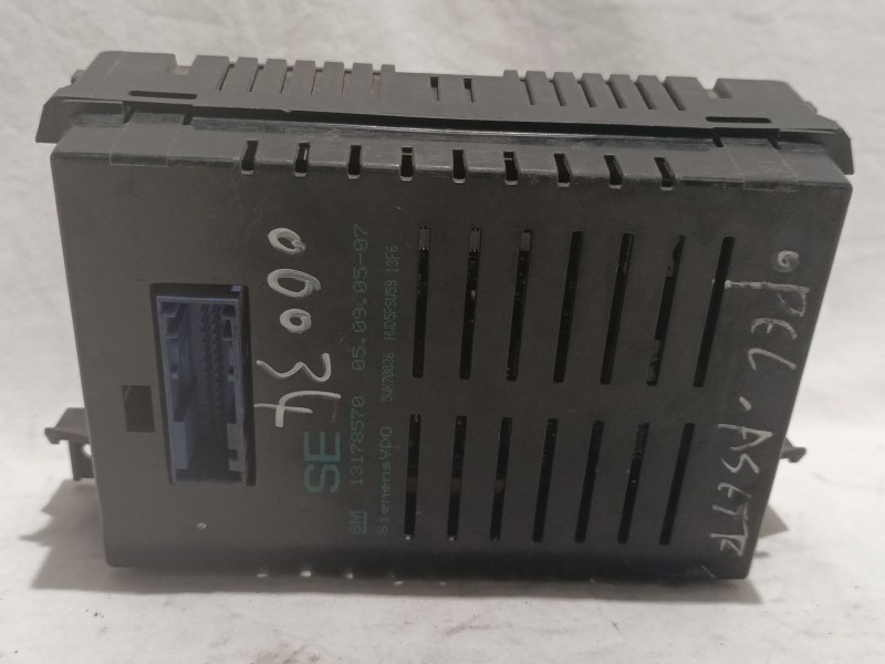 Recambio de pantalla multifuncion para opel astra h berlina enjoy referencia OEM IAM 13178570  