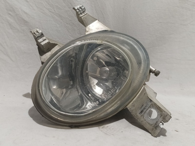 Recambio de faro antiniebla izquierdo para peugeot 206 berlina 1.9 diesel referencia OEM IAM 9635076180  