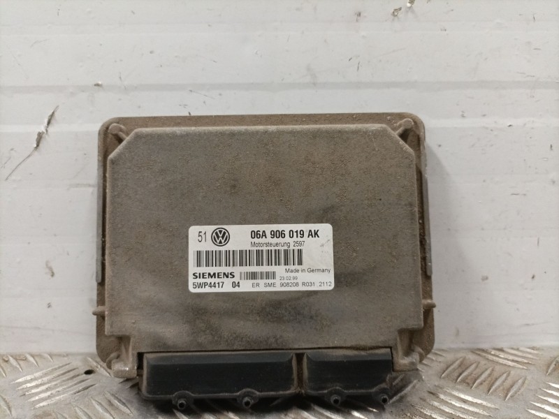 Recambio de centralita motor uce para volkswagen golf iv berlina (1j1) referencia OEM IAM 06A906019AK 5WP441701 