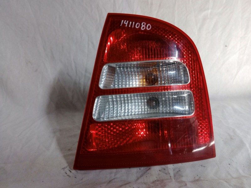 Recambio de piloto trasero derecho para skoda octavia berlina (1z3) 1.9 tdi referencia OEM IAM    Recambio de piloto trasero derecho para skoda octavia berlina (1z3) 1.9 tdi referencia OEM IAM