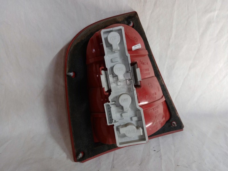 Recambio de piloto trasero derecho para skoda octavia berlina (1z3) 1.9 tdi referencia OEM IAM    Recambio de piloto trasero derecho para skoda octavia berlina (1z3) 1.9 tdi referencia OEM IAM