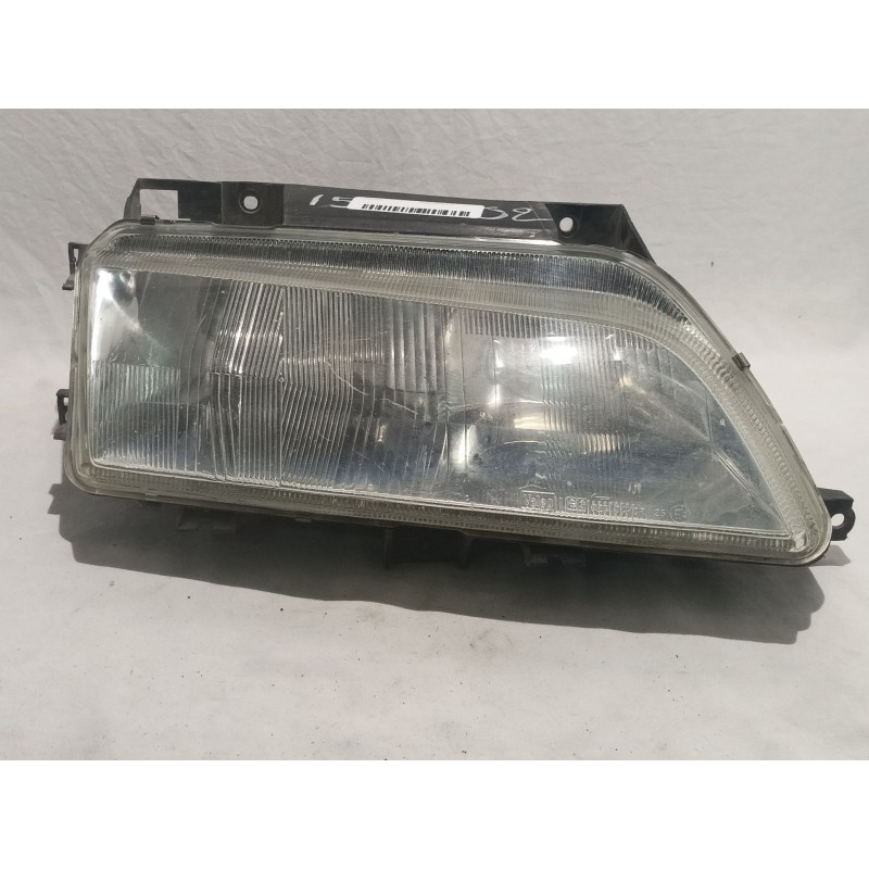 Recambio de faro derecho para citroen xantia berlina referencia OEM IAM 88205034  