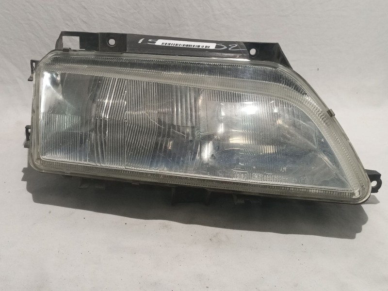 Recambio de faro derecho para citroen xantia berlina referencia OEM IAM 88205034  