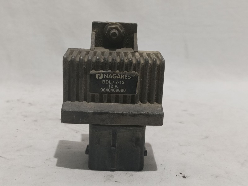 Recambio de caja precalentamiento para renault megane ii berlina 5p referencia OEM IAM 9640469680  