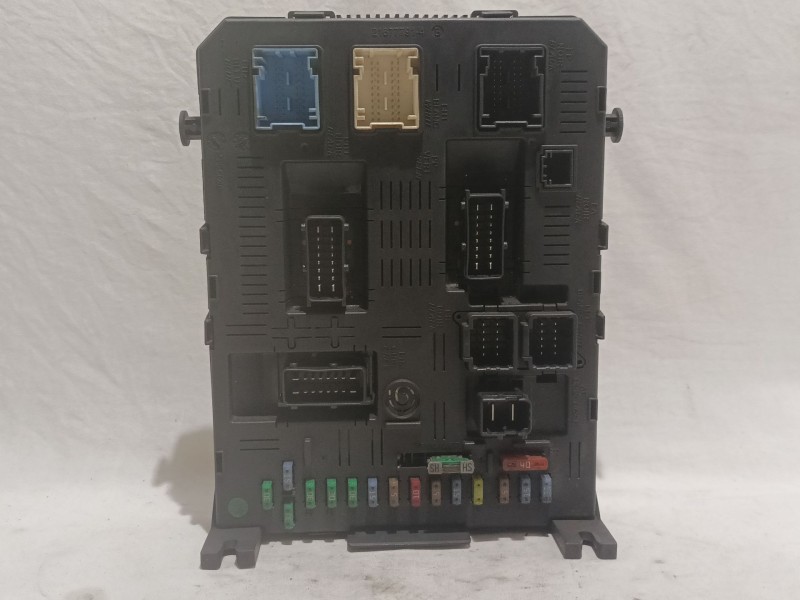 Recambio de caja reles / fusibles para citroen c5 berlina referencia OEM IAM 216761594H  