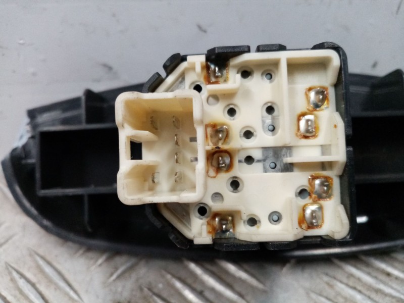 Recambio de maneta elevalunas delantera izquierda para chevrolet kalos referencia OEM IAM 621W04750  