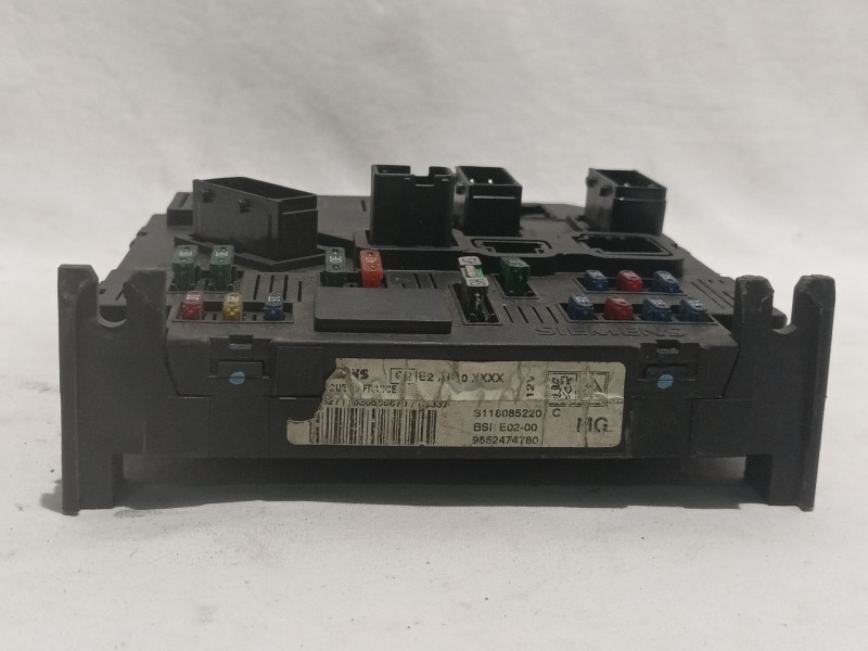Recambio de caja reles / fusibles para peugeot 206 berlina referencia OEM IAM 9652474780 S118085220 