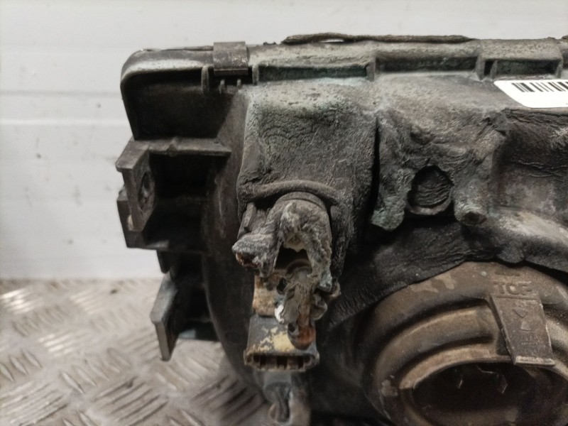 Recambio de faro izquierdo para mitsubishi pajero referencia OEM IAM MB831071  