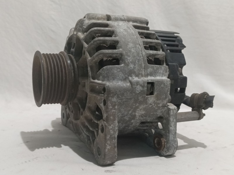 Recambio de alternador para seat ibiza (6l1) stella referencia OEM IAM 2542241A 030903023J 