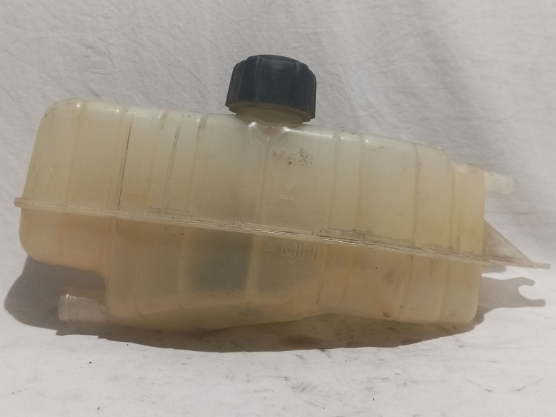 Recambio de deposito expansion para renault clio iii referencia OEM IAM 8200149742  