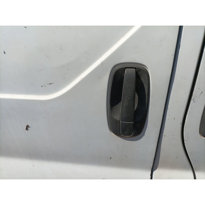 Recambio de maneta exterior lateral derecha para renault trafic combi (ab 4.01) 1.9 diesel referencia OEM IAM 826064615R  