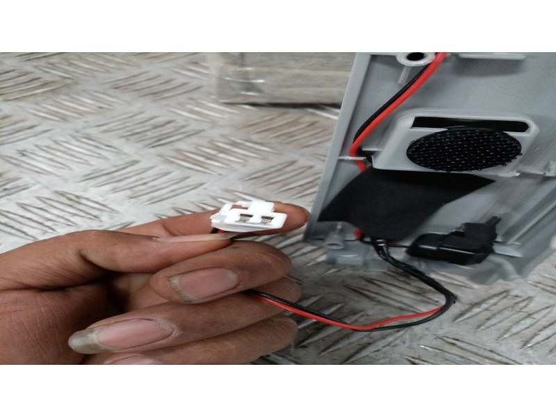 Recambio de moldura pilar delantero derecho para  referencia OEM IAM 1608380980 7200B274ZZ  Recambio de moldura pilar delantero derecho para  referencia OEM IAM 1608380980 7200B274ZZ