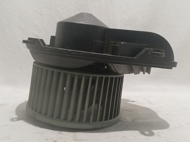 Recambio de ventilador calefaccion para audi a4 berlina (b5) 1.9 tdi referencia OEM IAM 740221233F  