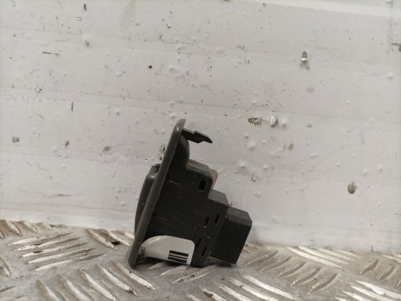 Recambio de mando elevalunas trasero izquierdo para mitsubishi pajero referencia OEM IAM MB781916  