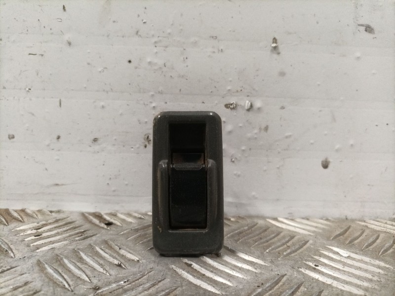 Recambio de mando elevalunas trasero derecho para mitsubishi pajero referencia OEM IAM MB781916  