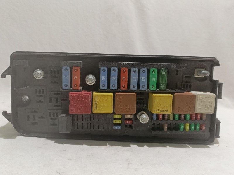 Recambio de caja reles / fusibles para opel astra h berlina enjoy referencia OEM IAM 13205802 519181002 00064963