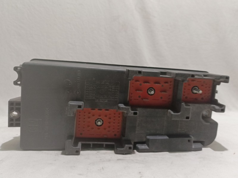 Recambio de caja reles / fusibles para opel astra h berlina enjoy referencia OEM IAM 13205802 519181002 00064963