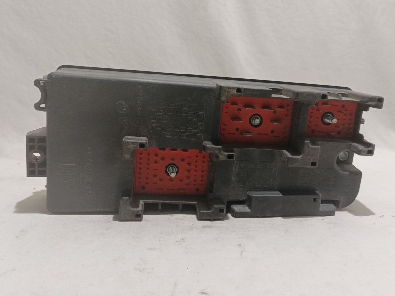 Recambio de caja reles / fusibles para opel astra h berlina enjoy referencia OEM IAM 13205802 519181002 00174173 Recambio de caja reles / fusibles para opel astra h berlina enjoy referencia OEM IAM 13205802 519181002 00174173