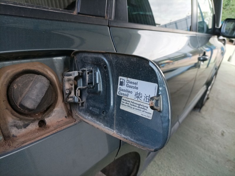 Recambio de tapa exterior combustible para volkswagen touareg (7la) referencia OEM IAM   