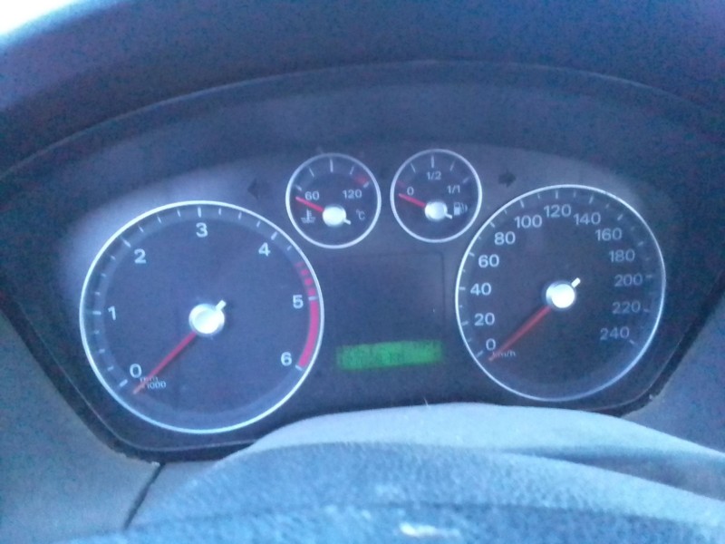 ford focus berlina (cap) del año 2004