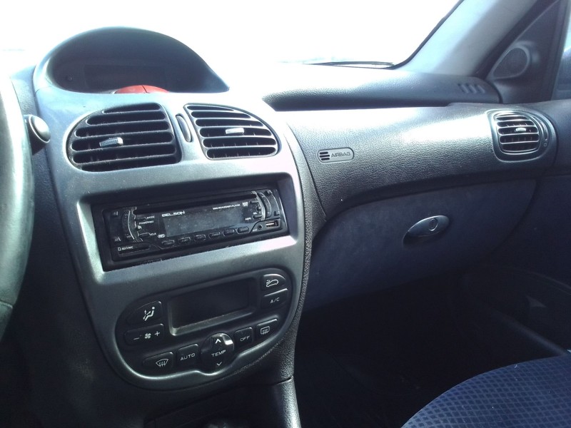 peugeot 206 berlina del año 1998